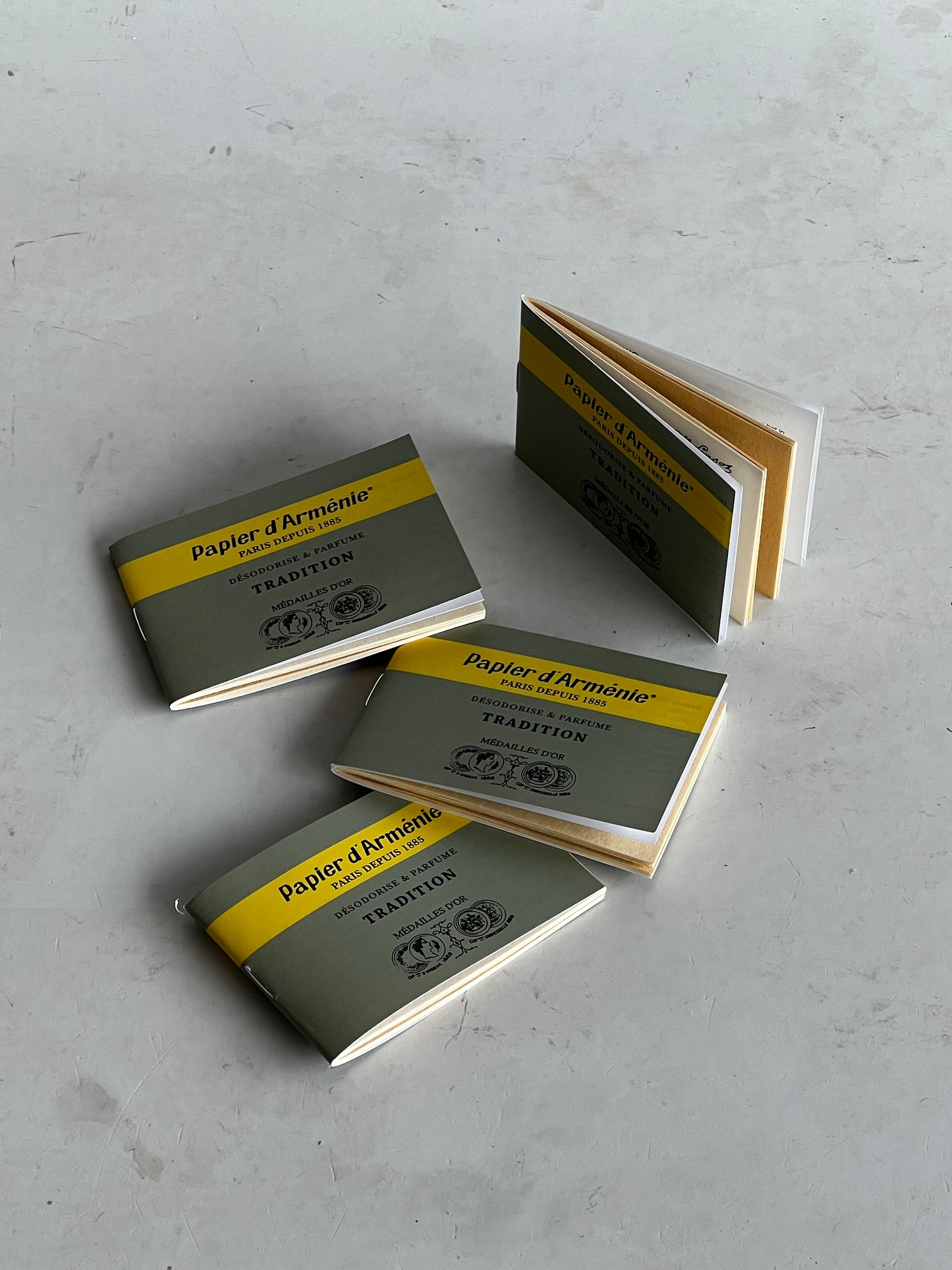 Papier D’Arménie 1900 Box with 12 Booklets
